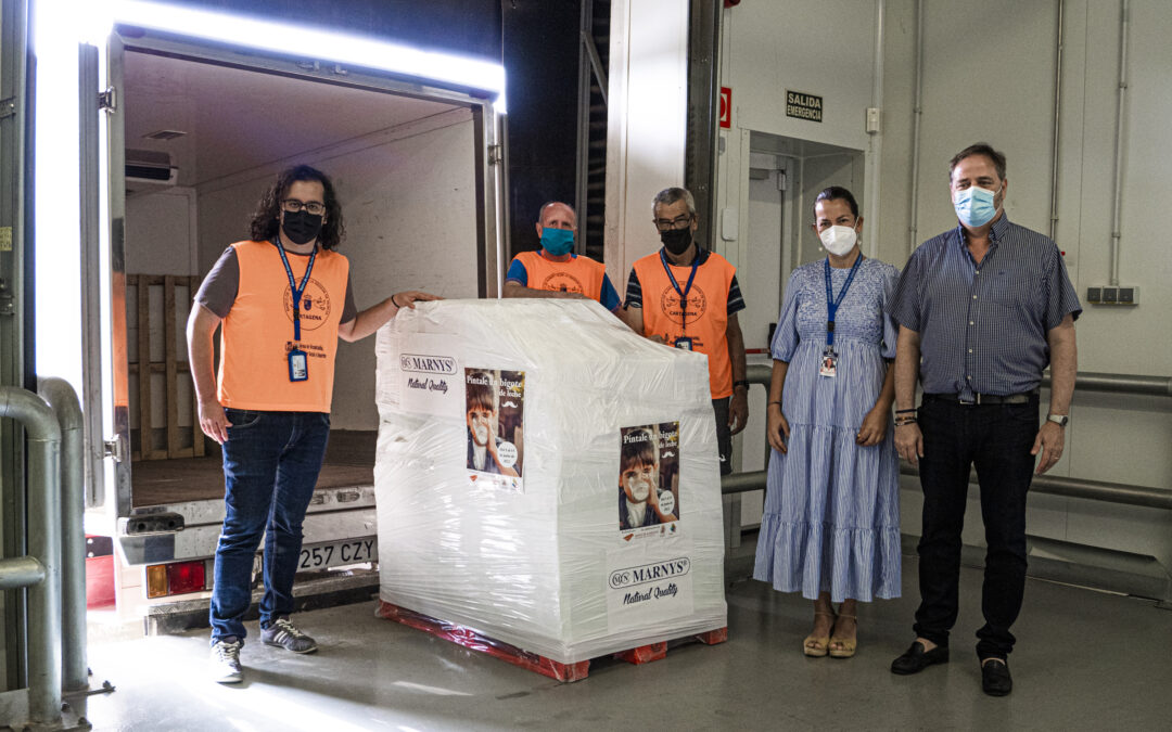 MARNYS dona 800 litros de leche para la campaña solidaria ‘Píntale un bigote de leche’