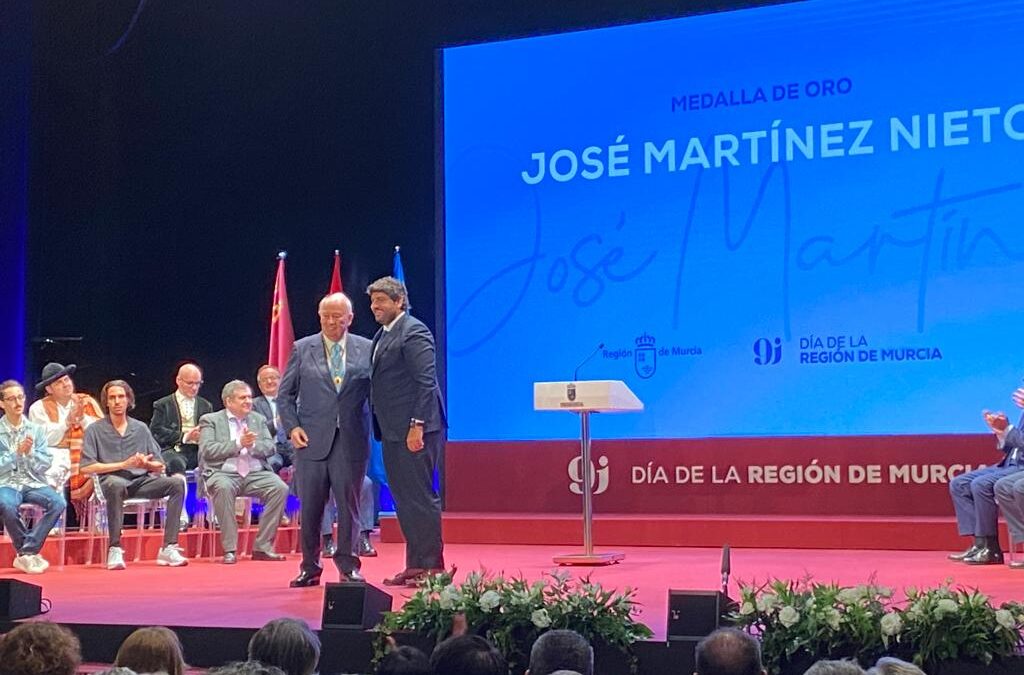 José Martínez Nieto recibe la Medalla de Oro de la Región de Murcia