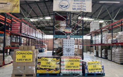Las empresas familiares murcianas donan 3.000 kilos de productos de primera necesidad al Banco de Alimentos