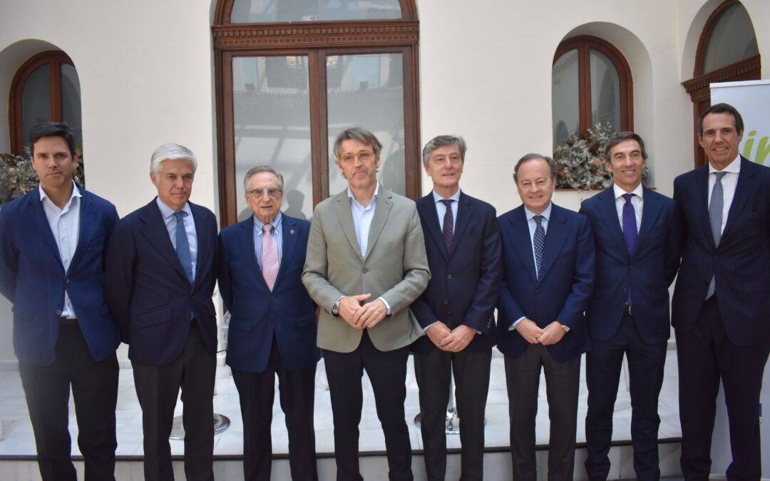 Las empresas familiares murcianas analizan los retos económicos junto a fondos de inversión para reforzar su competitividad
